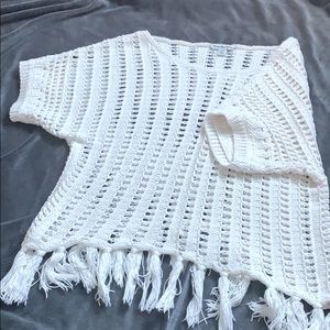 American Eagle Cream short sleeved sweater